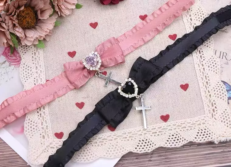 Heart Rhinestone choker