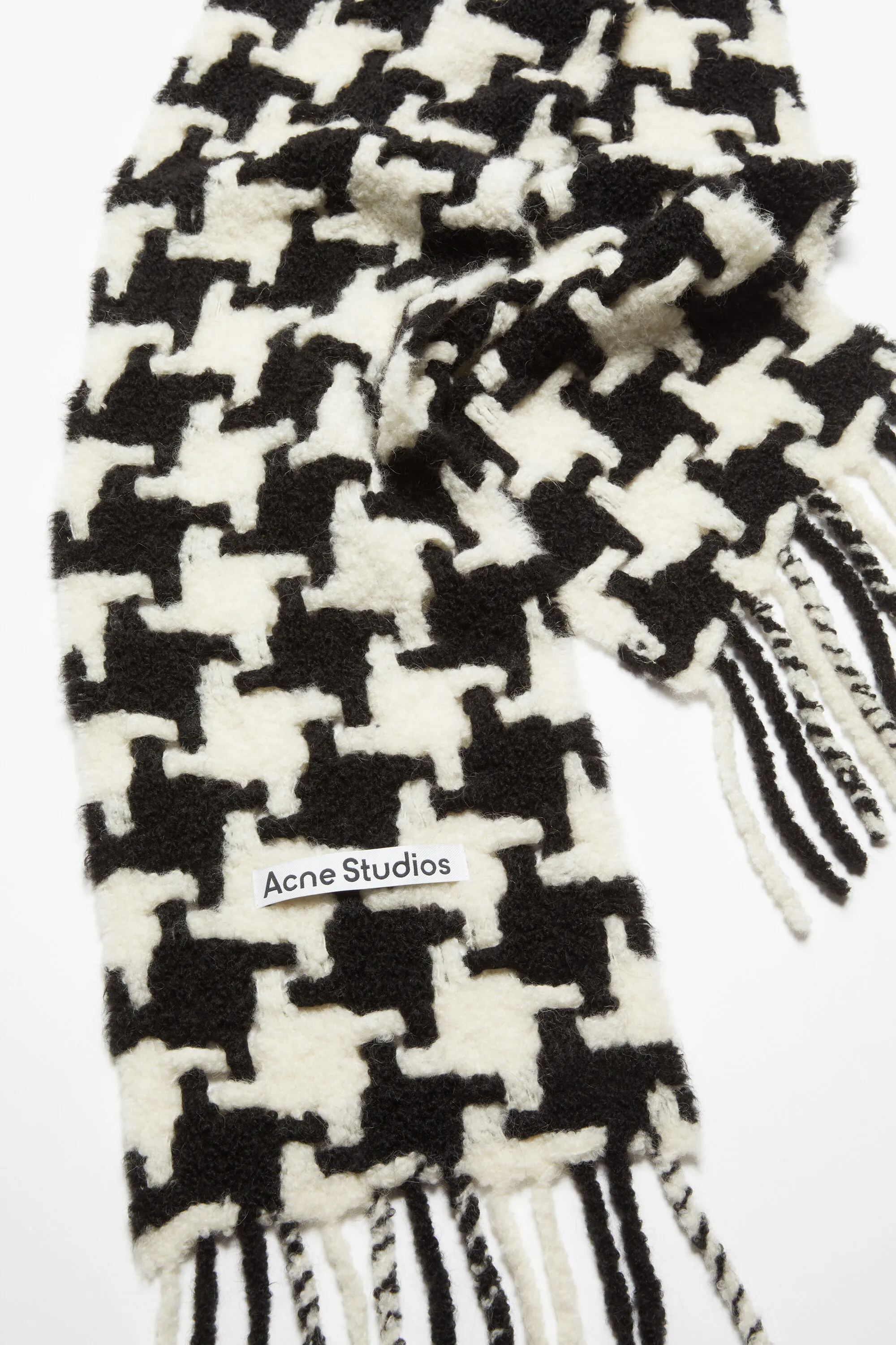 Houndstooth scarf