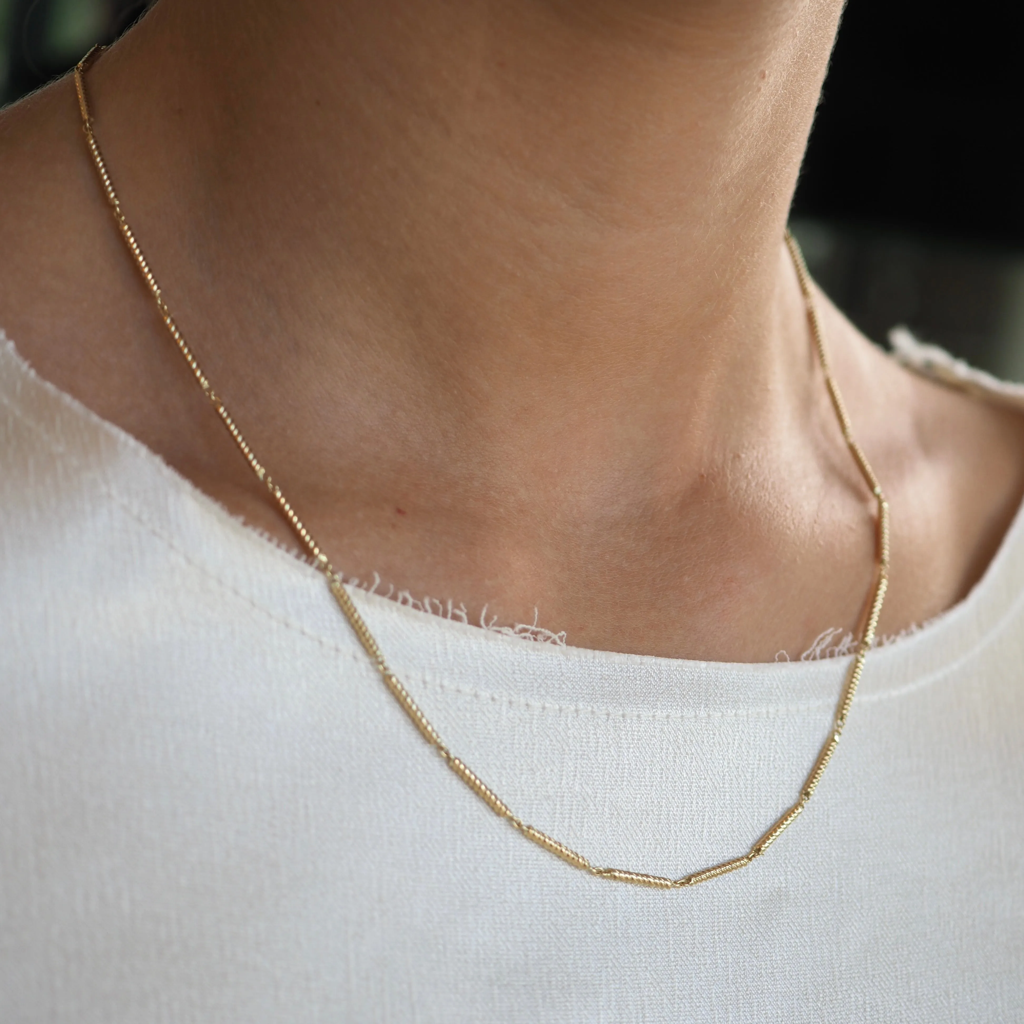 JULES TWIST BAR Chain Necklace