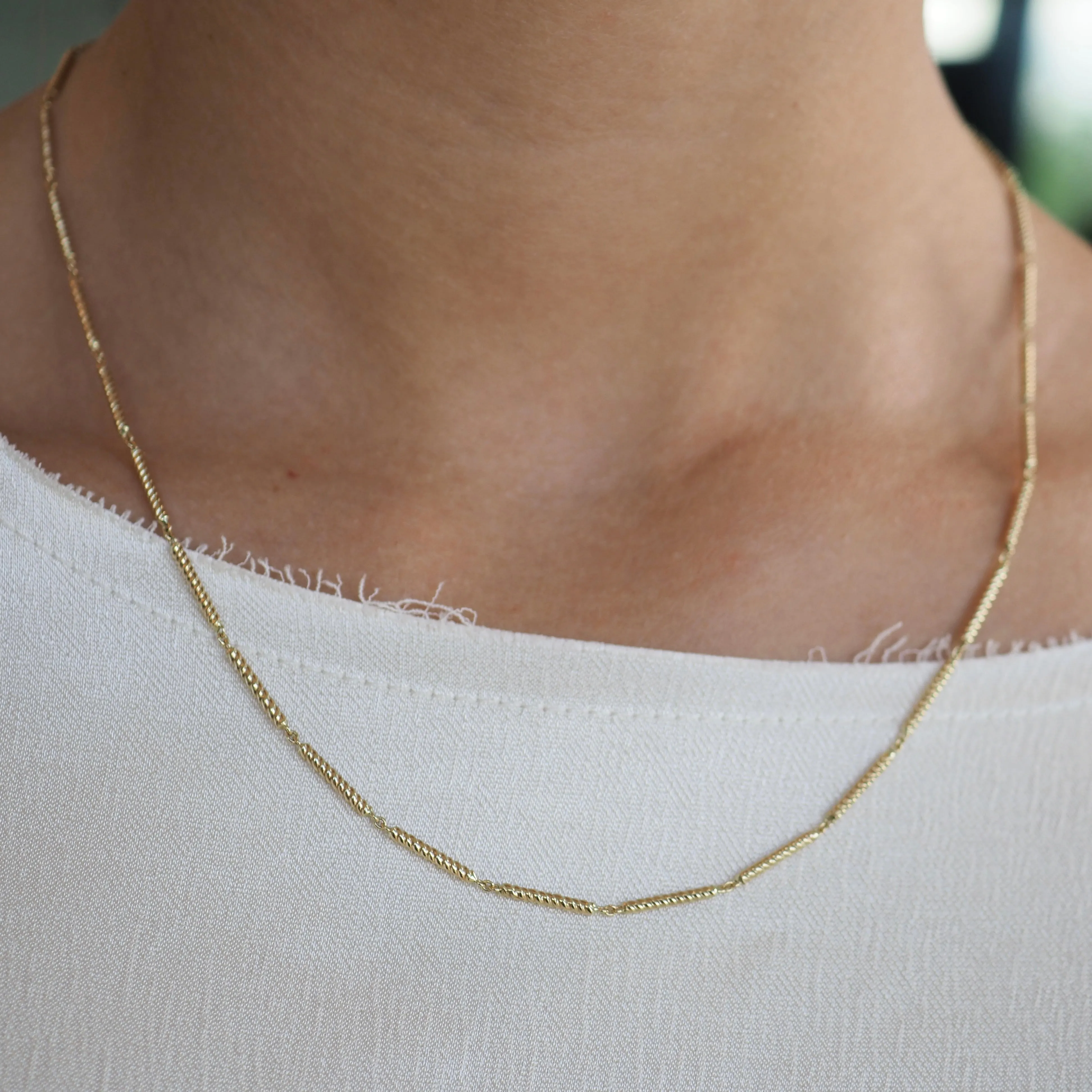 JULES TWIST BAR Chain Necklace