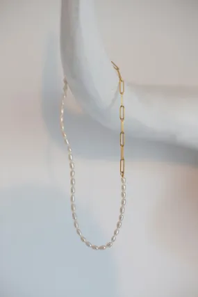 KARI PEARL + CHAIN NECKLACE